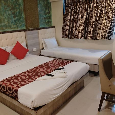 Hotel Golden Park Near Nesco Mumbai Bagian luar foto