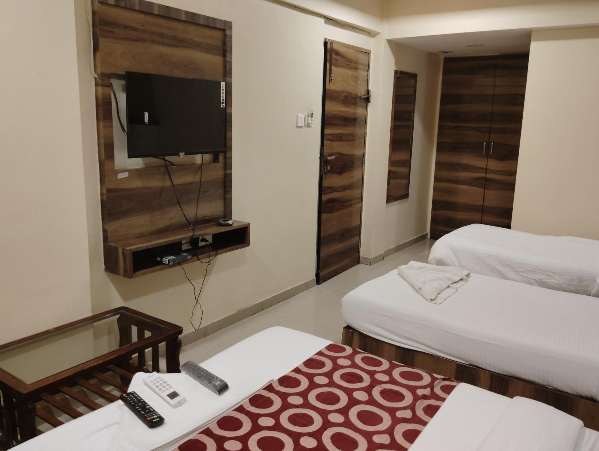 Hotel Golden Park Near Nesco Mumbai Bagian luar foto