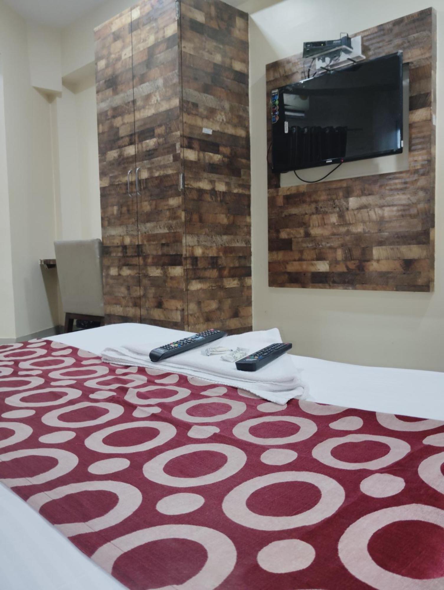 Hotel Golden Park Near Nesco Mumbai Bagian luar foto
