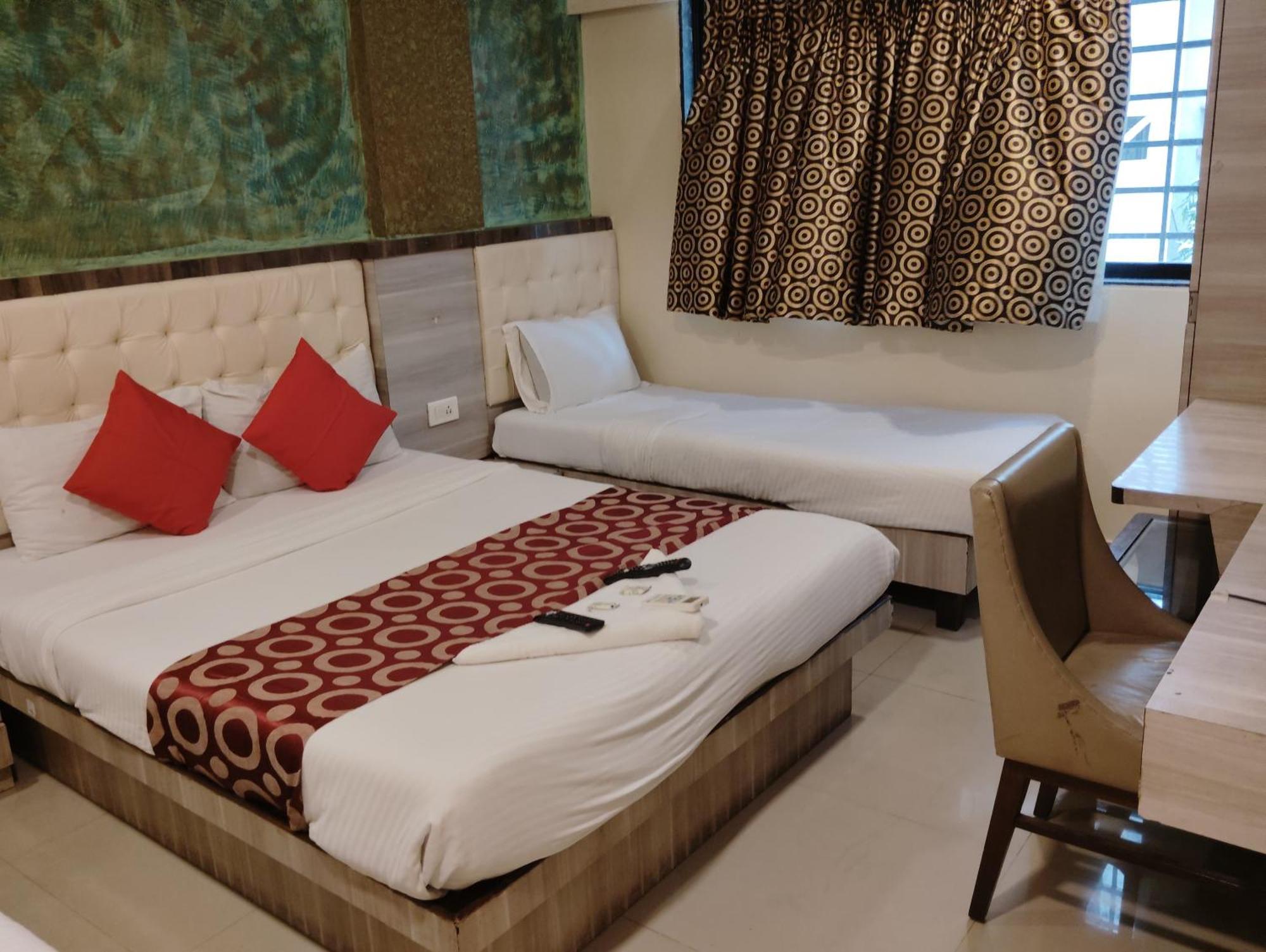 Hotel Golden Park Near Nesco Mumbai Bagian luar foto