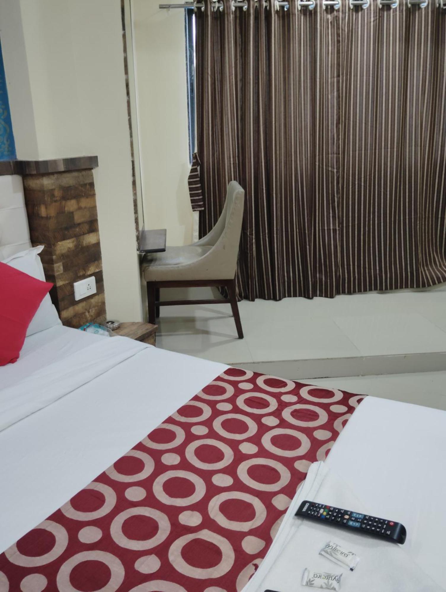 Hotel Golden Park Near Nesco Mumbai Bagian luar foto