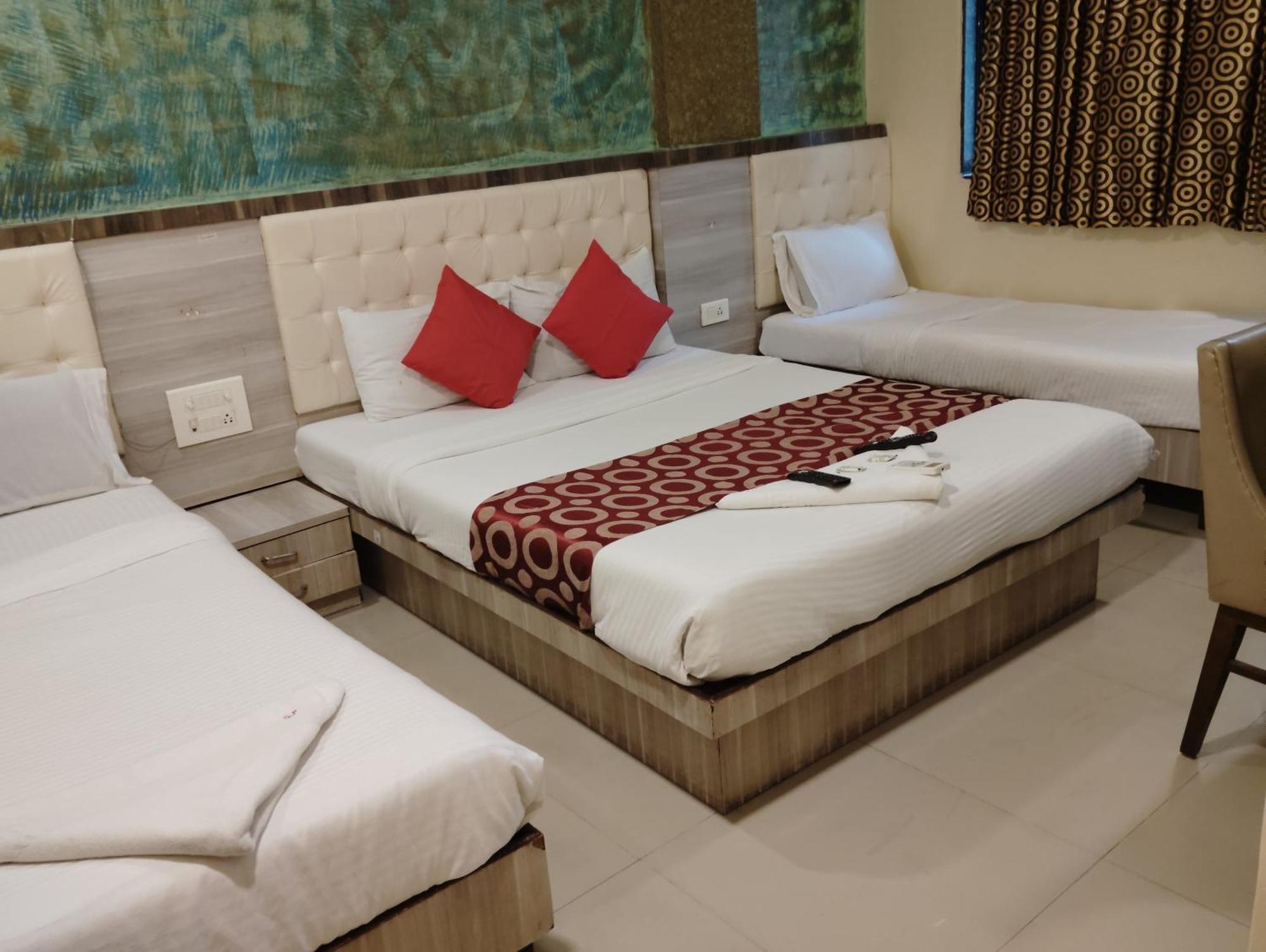 Hotel Golden Park Near Nesco Mumbai Bagian luar foto