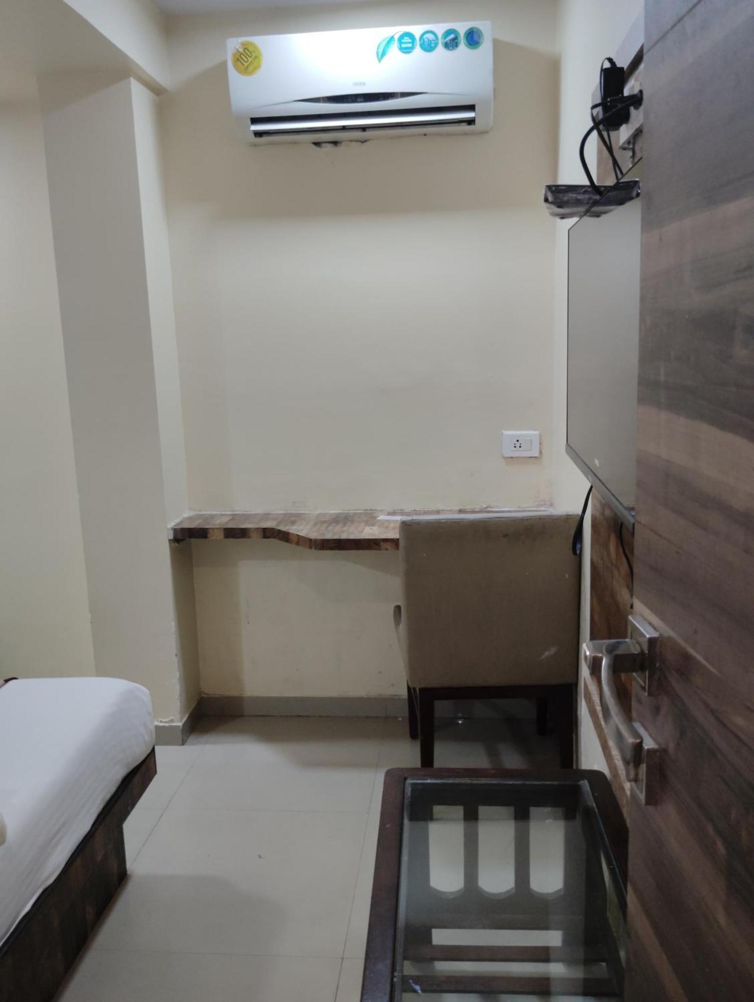 Hotel Golden Park Near Nesco Mumbai Bagian luar foto