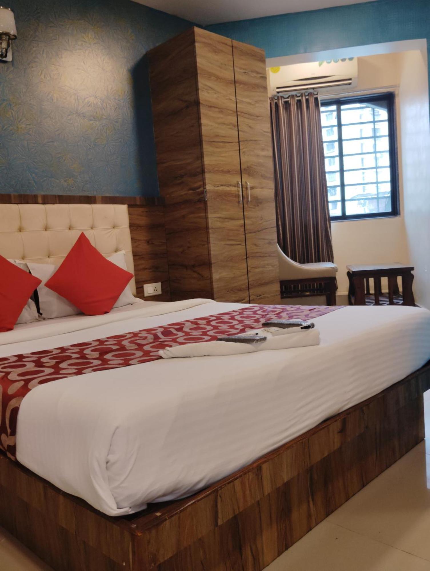 Hotel Golden Park Near Nesco Mumbai Bagian luar foto
