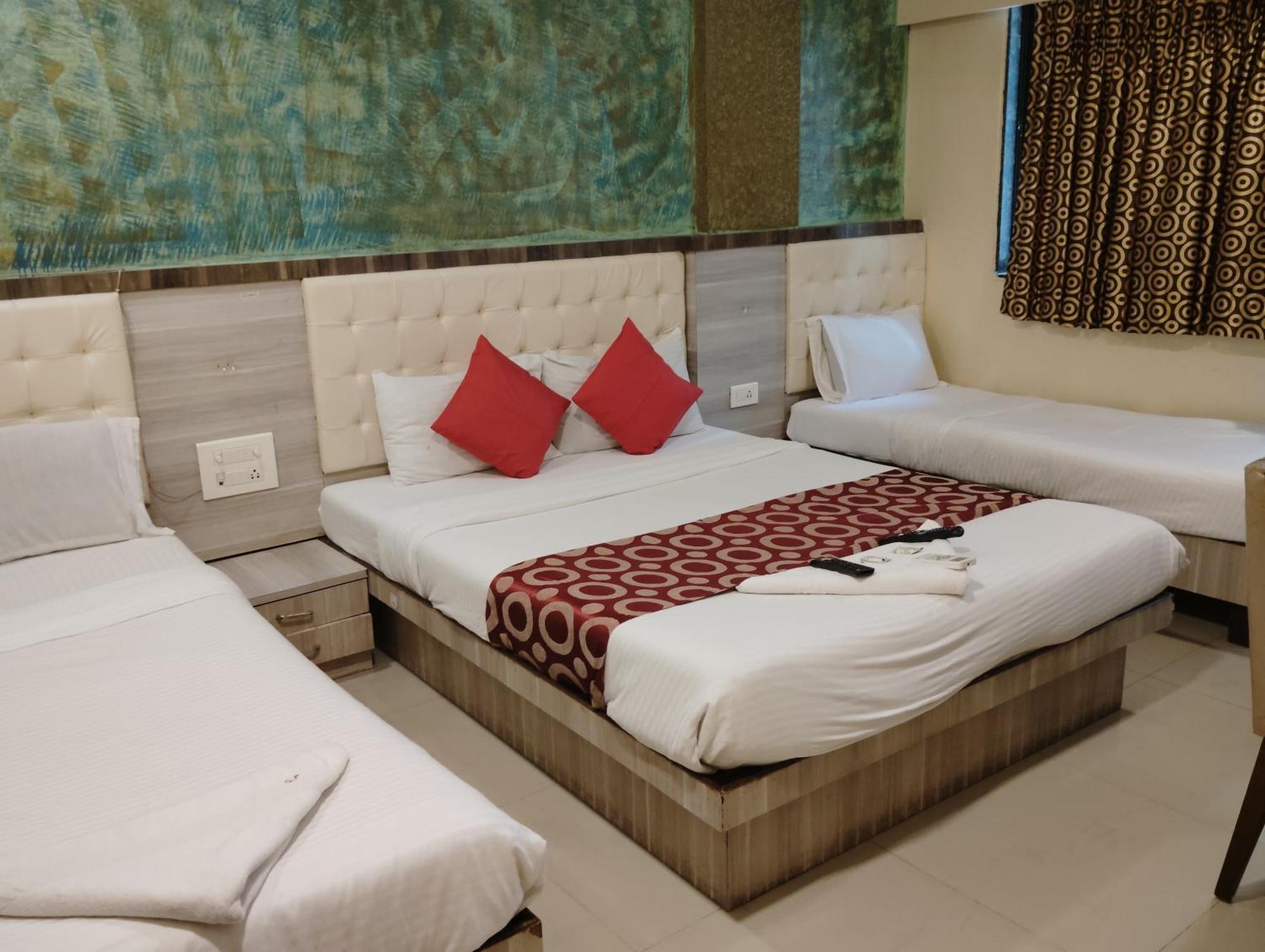 Hotel Golden Park Near Nesco Mumbai Bagian luar foto