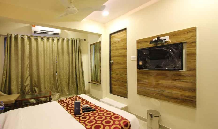 Hotel Golden Park Near Nesco Mumbai Bagian luar foto